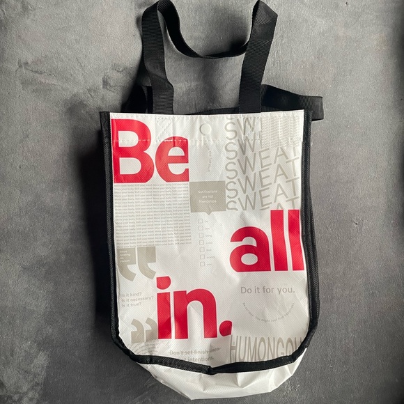 SIX small Lululemon totes - Picture 4 of 4
